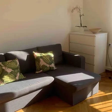 Apartment Plac Bankowy, Metro