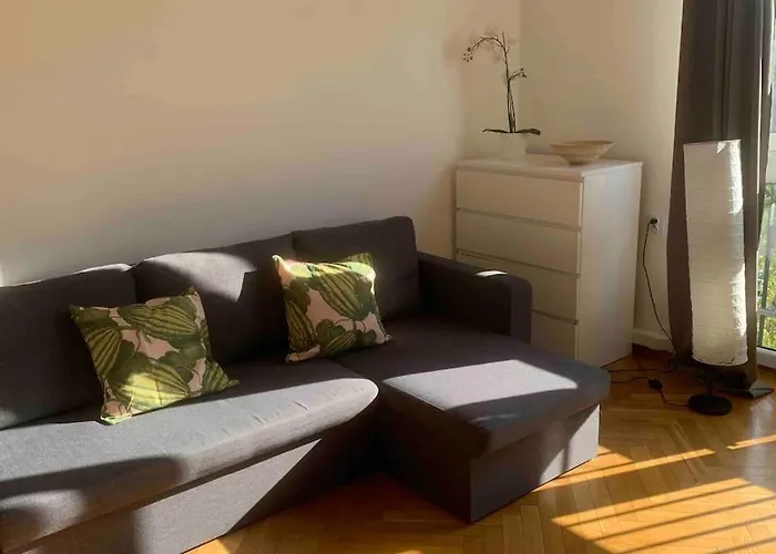 Lejlighed Plac Bankowy, Metro