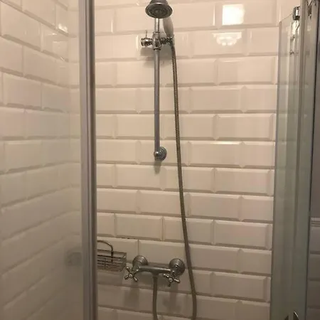 Apartamento Plac Bankowy, Metro